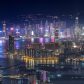 读者「路过的牌友」的评论头像，城市夜景背景中的卡通形象